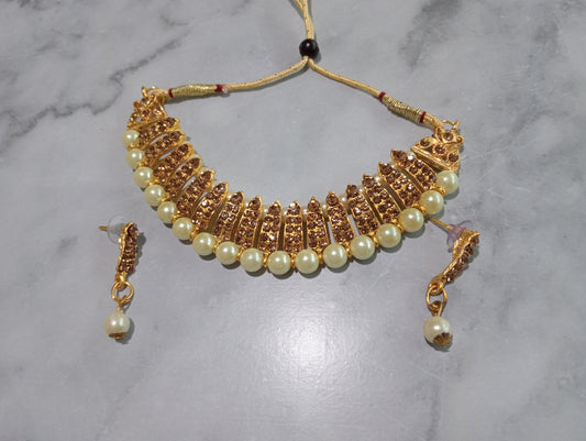 PEARL GOLD NECKLACE AND EARRING SET