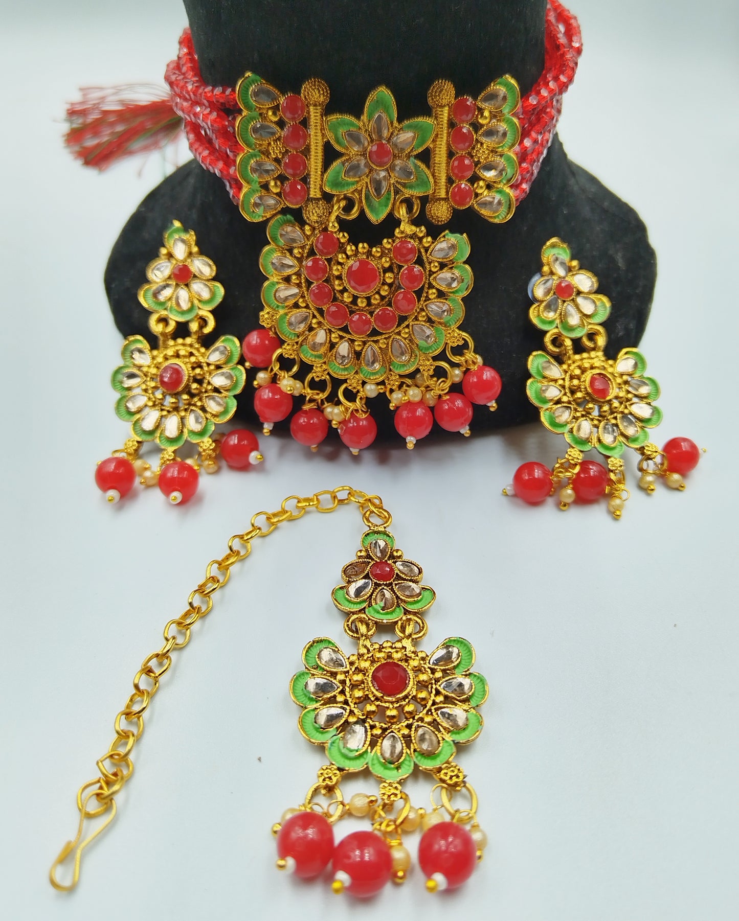 BEAUTIFUL RED, GREEN AND GOLD KUNDAN CHOKER, MAANG TIKKA AND EARRING SET