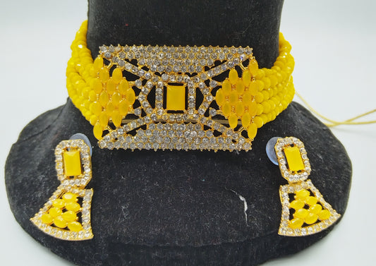 UNIQUE YELLOW KUNDAN CHOKER AND EARRING SET