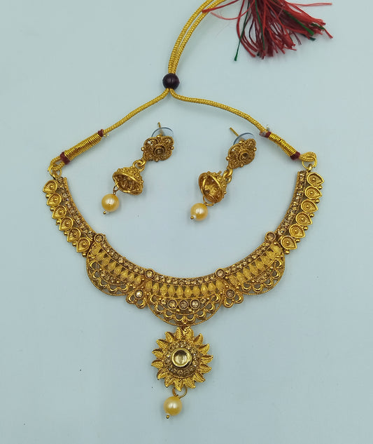 GOLD NECKLACE AND EARRING SET