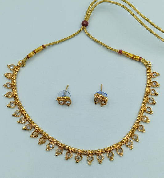 GOLD NECKLACE AND EARRING SET