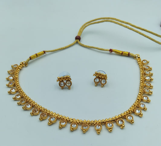 GOLD NECKLACE AND EARRING SET